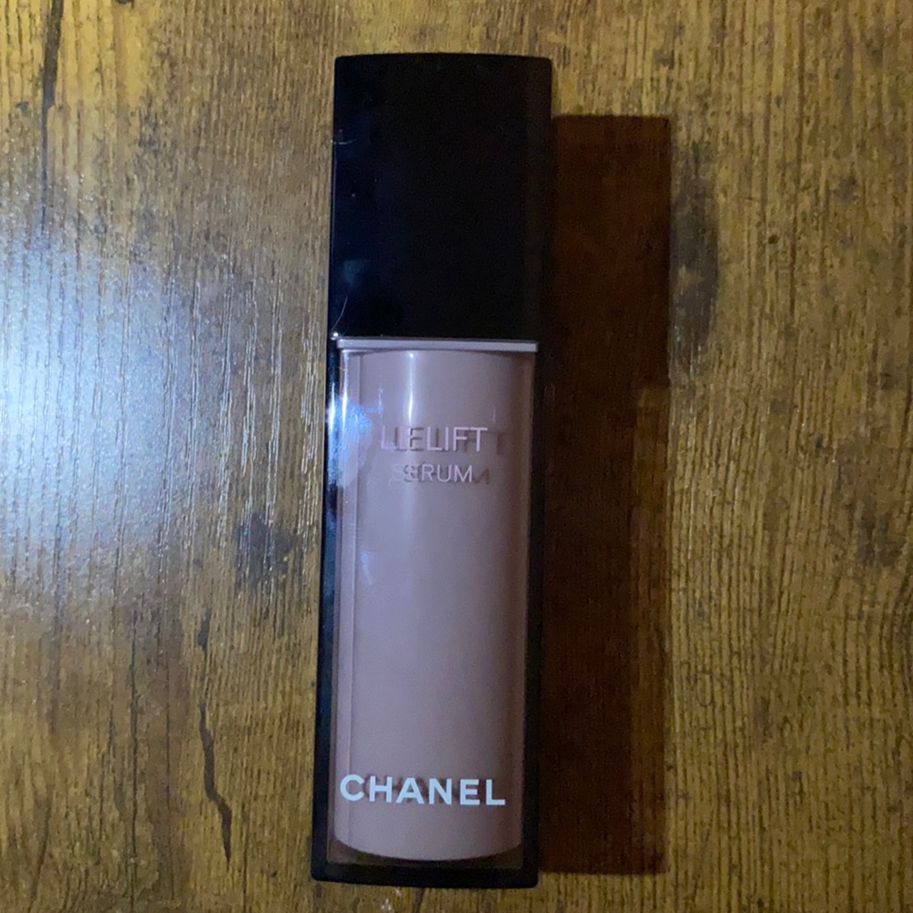CHANEL Le Lift serum